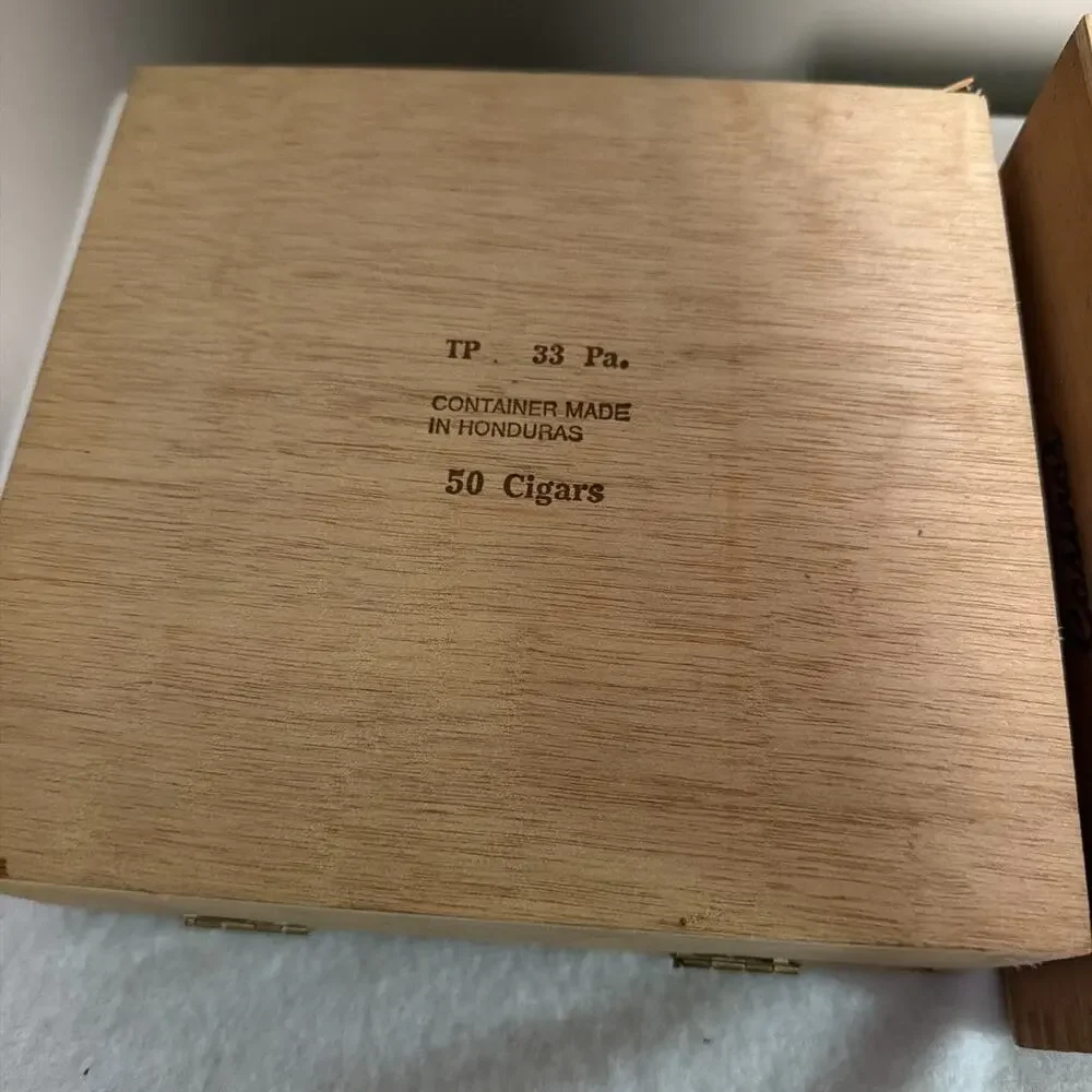 VINTAGE CARIBBEAN CASINOS & Royals WOOD EMPTY CIGAR BOXES